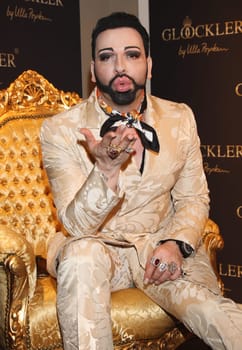 Gloeoeckler by Ulla Popken presented the star designer and the fashion label with a glamorous fashion show on 29.10.