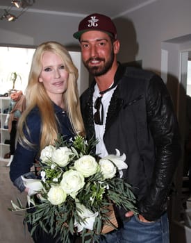 Mirja du Mont und Jan Leyk / Desdemona Shoperoeffnung in Hamburg-Blankenese