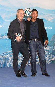 Giovanne Elbers und Reinhold Beckmann / PK Fussball WM Hamburg
