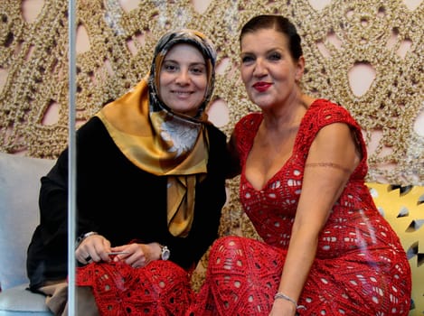 Katy Karrenbauer and Luebeyde Bildir,in the Karstadt showcase