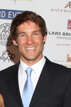 Malte Kamrath,/ the little heart in the center charity event
