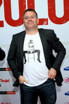 Elton at the Zulu premiere in Hamburg