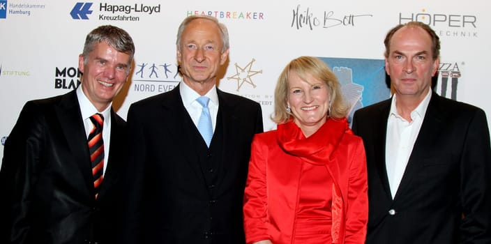 Prof. Dr. Dr. Hermann Reichenspurner,Gaby and Lutz Bethge,Herbert Knaup /The Heart in the Center,Hamburg Chamber of Commerce,04.06.2012