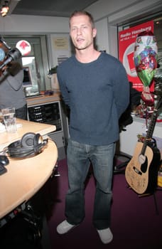 Til Schweiger visited Radio HamburgStudio on December 18 thinly with Birgit Hahn Today,actor and producer Til Schweiger visited the Gläserne Studio of Radio Hamburg. With presenter Birgit Hahn (Mon-Fri,10a.2pm) the film star talks about his new movie "Keinohrhasen"" and the festivities at the Schweigers.Tilman Valentin Schweiger was born on December 19,1963 in Freiburg. His first film success came in 1991 with the comedy ""Manta,Manta"". Since then he has been a member of the Créme de la Creme of German film. In the meantime,he acts not only in front of the camera,but also behind it. In his new film ""Keinohrhasen"" he is the leading actor and director. In the comedy,Schweiger plays the arrogant tabloid reporter Ludo,who disrupts the wedding of boxing world champion Wladimir Klitschko and is obliged to work 300 hours of social work in a nursery. ""Keinohrhasen"" opens in German cinemas on 20 December."
