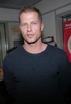 Til Schweiger visited Radio HamburgStudio on December 18 thinly with Birgit Hahn Today,actor and producer Til Schweiger visited the Gläserne Studio of Radio Hamburg. With presenter Birgit Hahn (Mon-Fri,10a.2pm) the film star talks about his new movie "Keinohrhasen"" and the festivities at the Schweigers.Tilman Valentin Schweiger was born on December 19,1963 in Freiburg. His first film success came in 1991 with the comedy ""Manta,Manta"". Since then he has been a member of the Créme de la Creme of German film. In the meantime,he acts not only in front of the camera,but also behind it. In his new film ""Keinohrhasen"" he is the leading actor and director. In the comedy,Schweiger plays the arrogant tabloid reporter Ludo,who disrupts the wedding of boxing world champion Wladimir Klitschko and is obliged to work 300 hours of social work in a nursery. ""Keinohrhasen"" opens in German cinemas on 20 December."