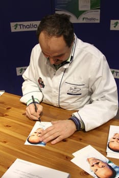 Johann Lafer signed his book ,The Great Lafer - The Art of Simple Kitchen: 60 popular classics and how to make them awesomely varied in the Thalia bookstore