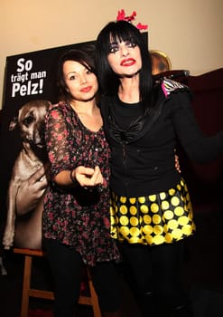 PETA will BE SICHTBAR! Cosma Shiva Hagen unveils new anti-fur motif / Nina Hagen live gig,vernissage and aftershow party