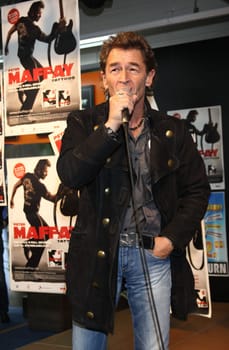 PETER MAFFAY - AUTOGRAMMSTUNDE On January 29,2010,the album "TATTOOS"" will be released on the occasion of the 40th anniversary of PETER MAFFAY - more than 600 fans besieged the Buehne"