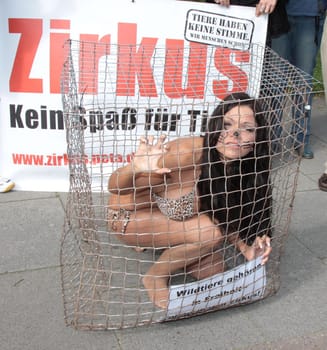 PETA action against animal cruelty at Circus Krone - Hamburg - Heiliggeistfeld