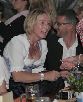 Heidrun Beckenbauer and Franz Beckenbauer O'zapft is: We start on August 8th with a charity golf tournament at the Seeschlösschen - golf course in favor of the Franz Beckenbauer Foundation. After the flights,the Oktoberfest goes to the marquee,which already brings a lot of Bavarian lifestyle to the Baltic Sea in August from 8 thin to 16th August. And lots of prominent contemporaries. There will be Franz Beckenbauer,Wladimir Klitschko,Franz Beckenbauer,Heidi Beckenbauer,Carsten Spengemann,Otto Waalkes,and many more.