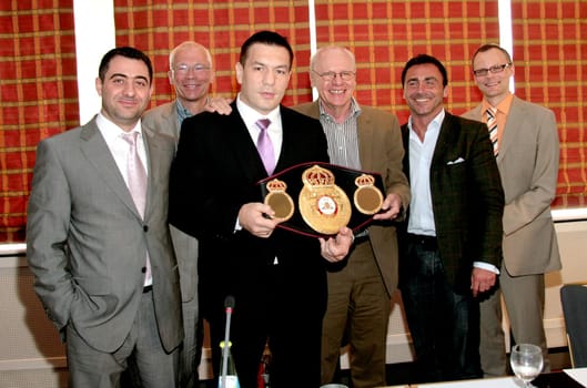 Ruslan Chagaev - Short-term press conference on the events in Helsinki at the Hotel Intercontinental - Die Universum Box - Promotion is considering legal action/ Photo: Arutyun Kspoyan ,Dr. Bodo Eckmann,Ruslan Chagaev ,Klaus-Peter Kohl (Promoter Universum Boxing Promotion),Dr. Michael Ehnert( Doctor of R. Chagaev) ,Dr. Heiner Wedemeyer