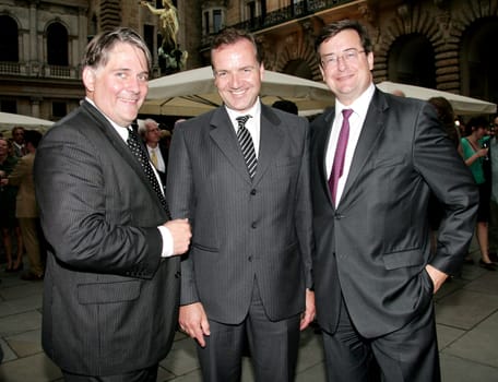 Parliamentary summer party in the courtyard of Hamburg City Hall / Heinrich Lieser,Jean-Pierre Tutin and Henrik Lesaar