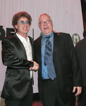 Lea Award 2009 in der Colorline Arena Hamburg .Foto: Atze Schröder und ein Preisträger