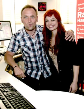A Fine Frenzy ,( Alison Sudol) live bei RHH mit ihrer neuen Single Blow Away ,RHH Moderator hier mit Jan Bastick