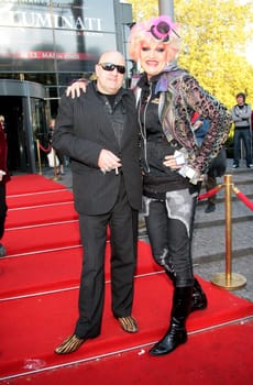 CSI-Persiflage: World premiere of the Internet crimepersiflage SPPD "Die Sau ist tot "" on May 13,09 at the Cinemaxx in Hamburg / Olivia Jones and Eddy Kante"