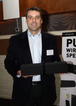 Phil O Shaughnessy(Vice President of Corporate Communications, Creative Labs,)  Praesentation der neuen  Creativ Produktreihe kabelloser Lautsprechersysteme in Hamburg Restaurant Seepferdchen