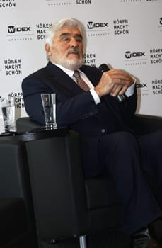 Mario Adorf promotes the action Hoeren macht schoen - The initiative for beswseres JHoeren from the company Widex Hoergeraete . PK at hotel Empire Riverside Hamburg on 09.02.2010