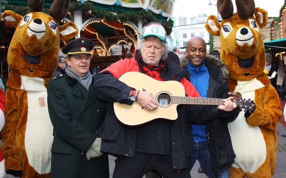 Gunter Gabriel,Yared Dibaba,Pastor Uwe Heinrich,Rudi Bongartz,Opening of the historic Christmas market,Rathausmarkt Hamburg,21.11.2011
