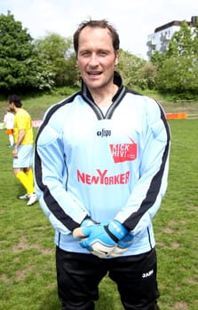 Markus Knüffken,kickHIV! Together against AIDS in South AfricaBenefiz football match in Hamburg . The start of the nationwide action days kickHIV! from the young aid organization Go Ahead! is the football game "Celebrities against university students"" on 23.05. in the Altonaer Stadion 93 in Hamburg! Now exclusively win a player place in the university team in the football duel and against celebrity greats /"