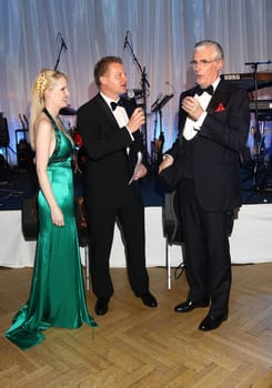 13. Blauer Ball im Hotel Atlantic zugunsten der Foerdergemeinschaft Kinderkrebs-Zentrum des UKE. / Sky und Mirja Dumont  , Marc Bator