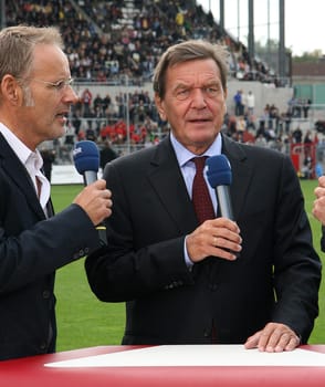 Tag der Legenden 2009 am Millerntor zugunsten Nestwerk e.V./ Gerhard Schroeder ( former chancellor ) and Reinhold Beckmann