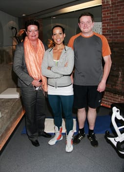 Presenter Nandini Mitra has been auctioned off by the Harburger Löwenhaus for the benefit of the kids over www.stargebot.de. The winner Ingo Doering of the charity auction received a private Pilates class in the fitness room of the Moevenpick at the Sternschanze,with the fitness expert Nandini Mitra. A 3-gaenge menu and overnight stay in the most expensive suite was inclusive/Annette Hammer (Moevenpick General Manager) Nandini Mitra and Ingo Doering