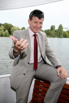 Tour kick-off and new tour edition CDSemino RossiSemino Rossi is back on tour. 42 more concerts in Deustchland,Austria/Switzerland and France!  Press representatives were invited today to a casual breakfast on an Alster steamer at Jungfernstieg Hamburg. But there was no breakfast