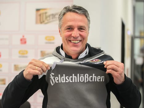 Head coach Uwe Neuhaus (SG Dynamo Dresden) 3rd league season 2015/2016 point game Hallescher FC against SG Dynamo Dresden
