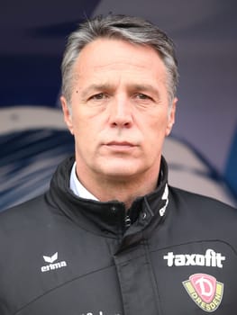 Head coach Uwe Neuhaus (SG Dynamo Dresden) 3rd league season 2015/2016 point game Hallescher FC against SG Dynamo Dresden