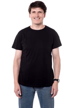 Smiling casual man posing to the camera