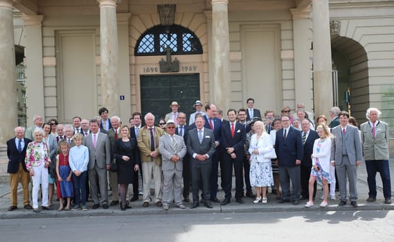 Descendants of the founding members of the Magdeburger Renn-Verein at the reception for the 110th anniversary of the Magdeburger Renn-Verein by Magdeburger OB Dr. Lutz Trümper (independent) in front of the town hall on 22 May 2016