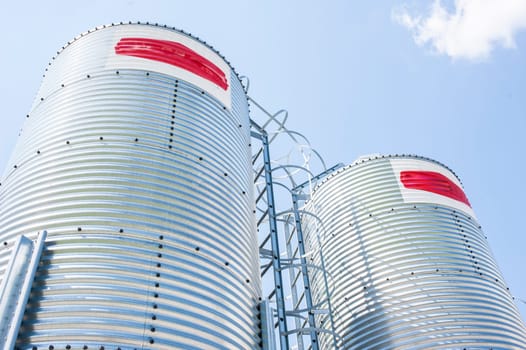 Silos for the storage of flour for food