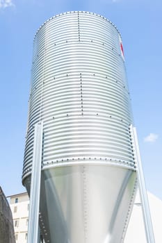 Silos for the storage of flour for food