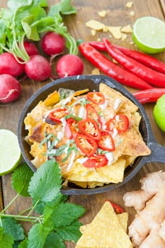 Baked nachos with kaese and hot red chili