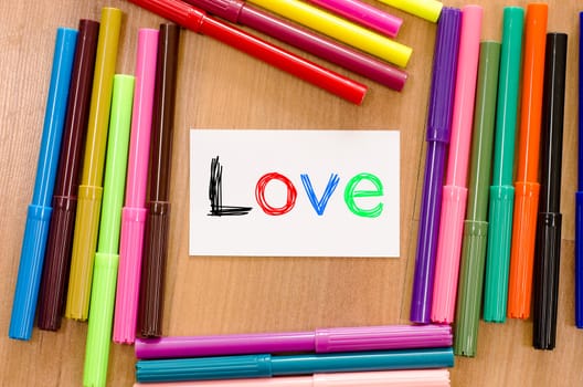 Felt-tip pen and note on a wooden background