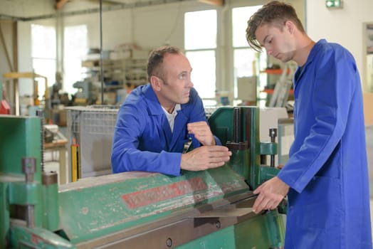 Apprentice learning to use a machine