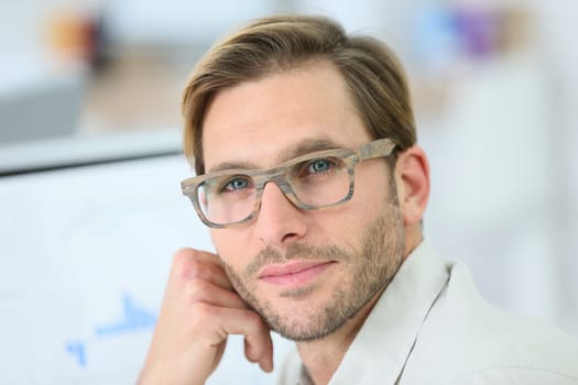 Portrait of man with mordern eyeglasses on