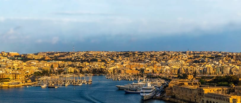 Early in the morning over dockyard creek harbor