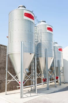 Silos for the storage of flour for food