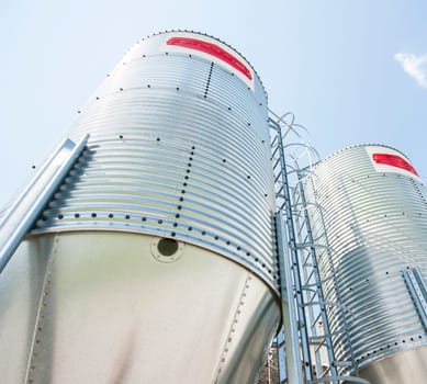 Silos for the storage of flour for food