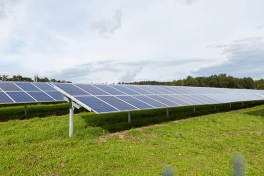 Solar cells in a green field solar park to generate electricity