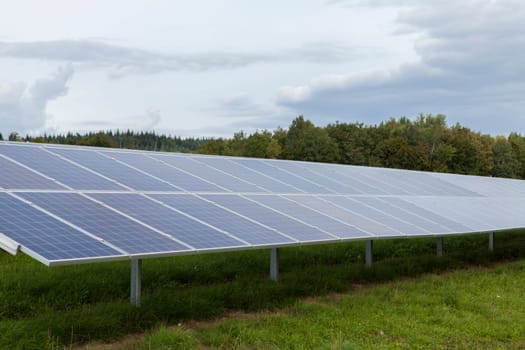 Solar cells in a green field solar park to generate electricity