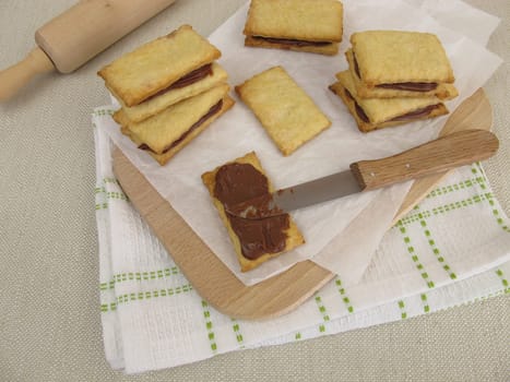 Biscuits filled with chocolate cream