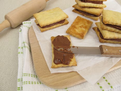 Biscuits filled with chocolate cream