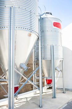 Silos for the storage of flour for food