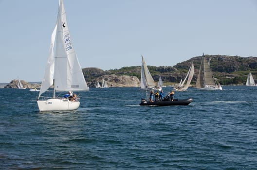 Help to pull the boat from the ground
