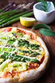 Asparagus pizza with hollandaise sauce,mozzarella and fresh herbs
