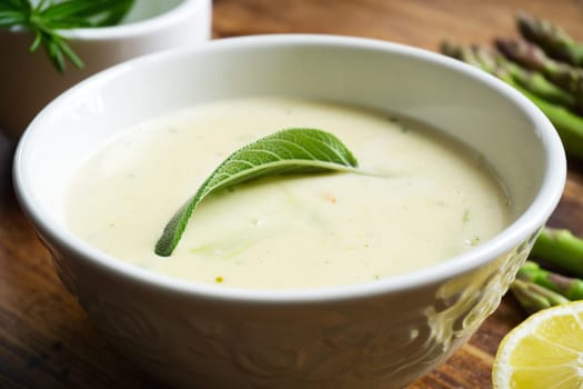Asparagus soup with herbs