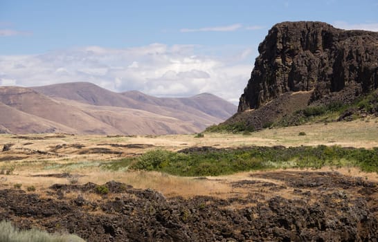 Volcanic landscape near horsethief butte hwy 14