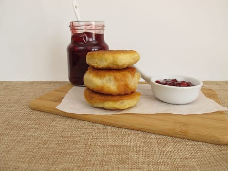 Small Crumpets Pancake with Cranberry Jam